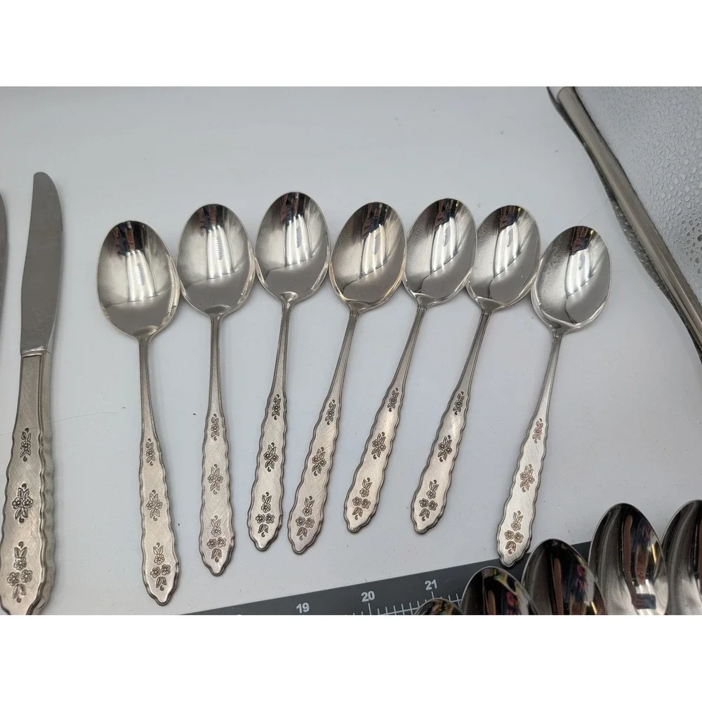 Oneida Flatware Silver Distinction Deluxe Stainless Floral Bouquet 49 Piece Set